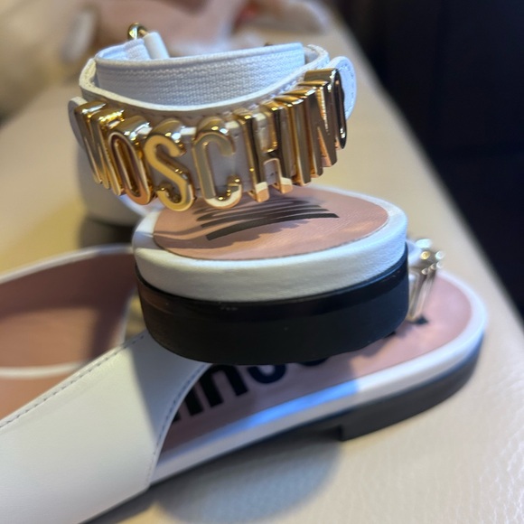 Moschino | Shoes | Moschino Logo
Leather Slingback Flat White size 38 - Picture 2 of 5